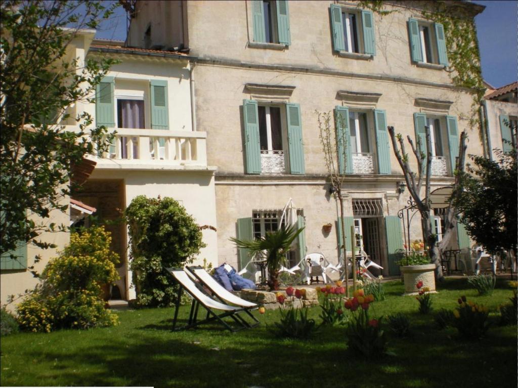 Au Saint Roch - Hotel Et Jardin Авиньон Экстерьер фото